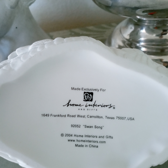 Graceful Swan Figurine Shabby Chic French Cottage - Picture 2 of 2